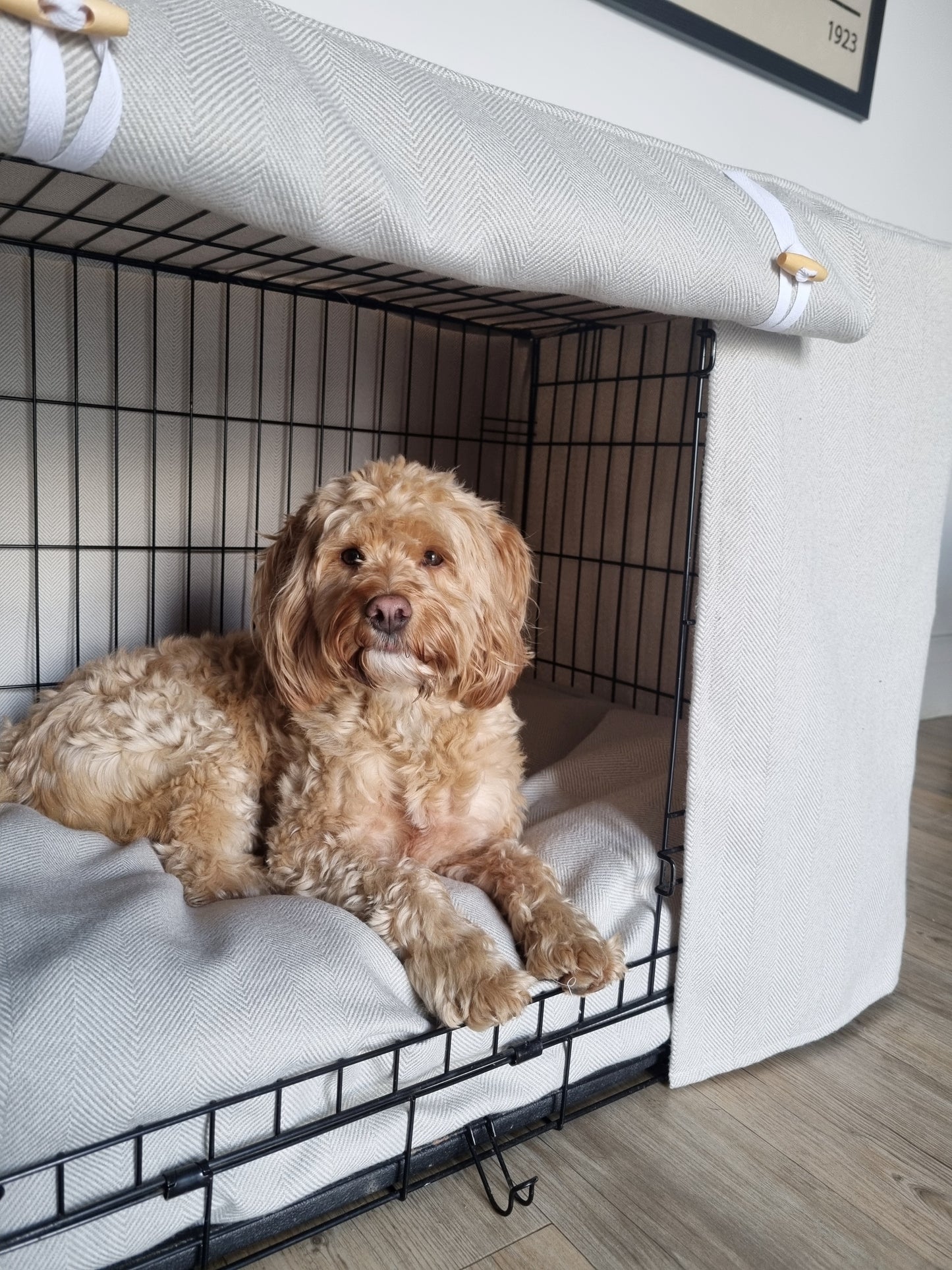 Stylish fabric dog crate cover. The custom kennel cover features a neutral-toned, aesthetic design with a herringbone pattern, offering a cosy and decorative touch to the pet's space.
