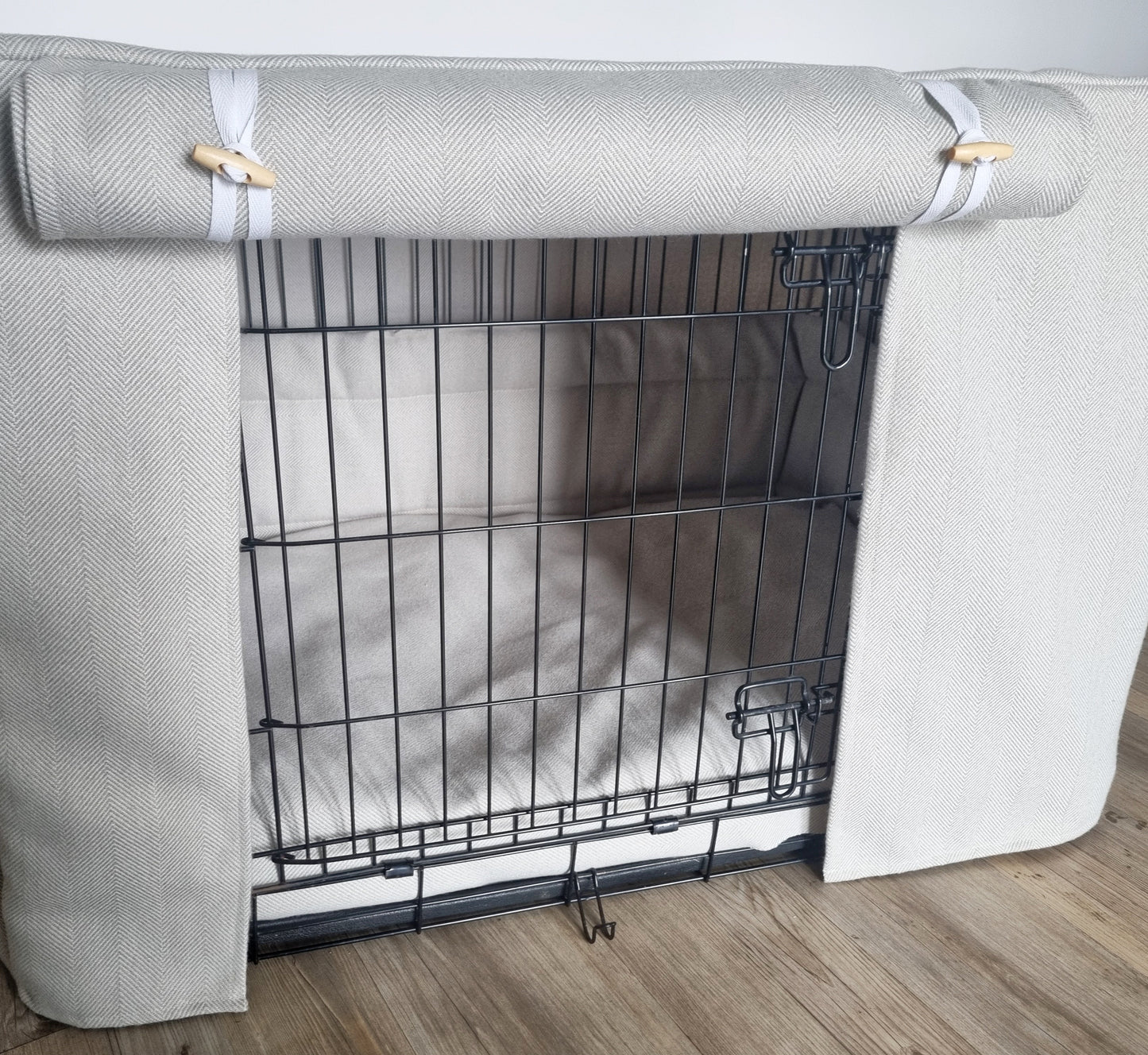 Dog crate set bumper and bed - dog crate bedding. Neutral herringbone dog crate bumper pads attaching to metal dog crate to support with puppy training and dog crate training.