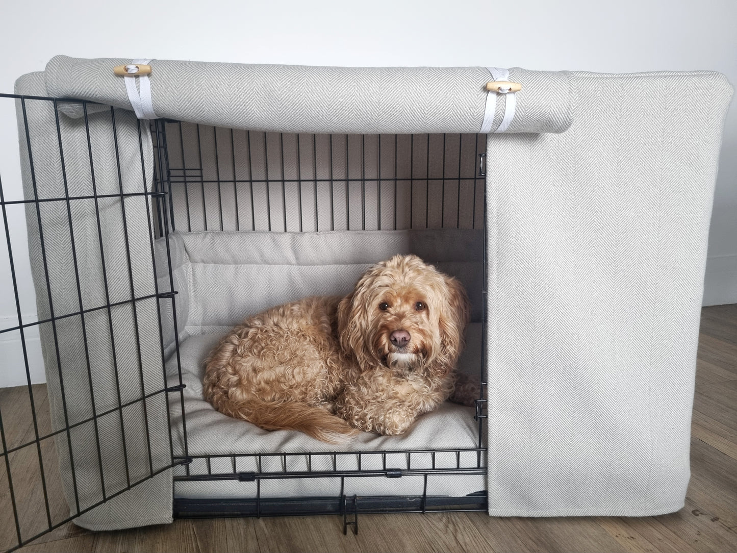 Stylish fabric dog crate cover. The custom kennel cover features a neutral-toned, aesthetic design with a herringbone pattern, offering a cosy and decorative touch to the pet's space.