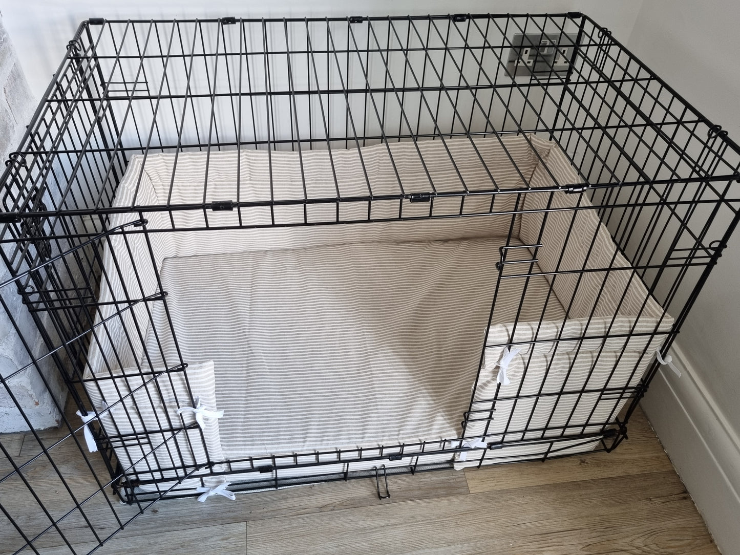 Dog crate bed and bumper set - White stripes design