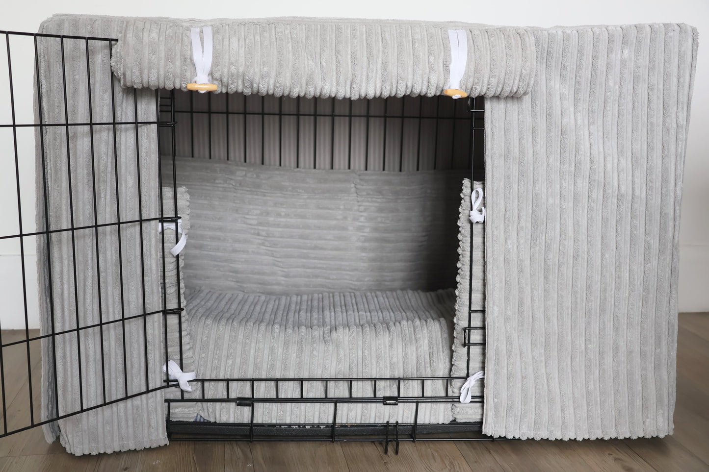 Dog crate set in super soft grey plush design. Featuring aesthetic dog crate bedding - cover, crate bumper and mattress. A perfect training aid for dog crate training.