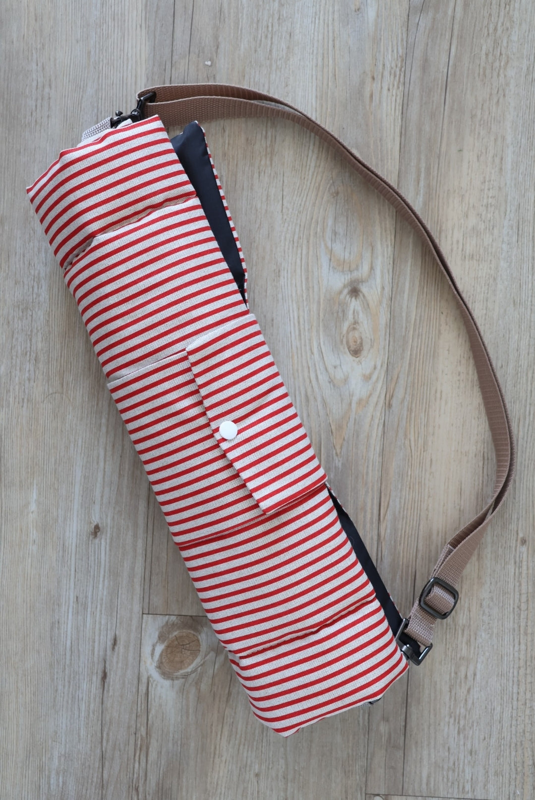 Dog settle mat/Travel mat - Red stripes design
