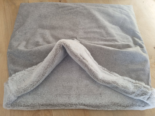 Grey linen-look snuggle sack for dogs. This neutral snuggle den provides comfort and warmth to all dogs, cats, guinea pigs.