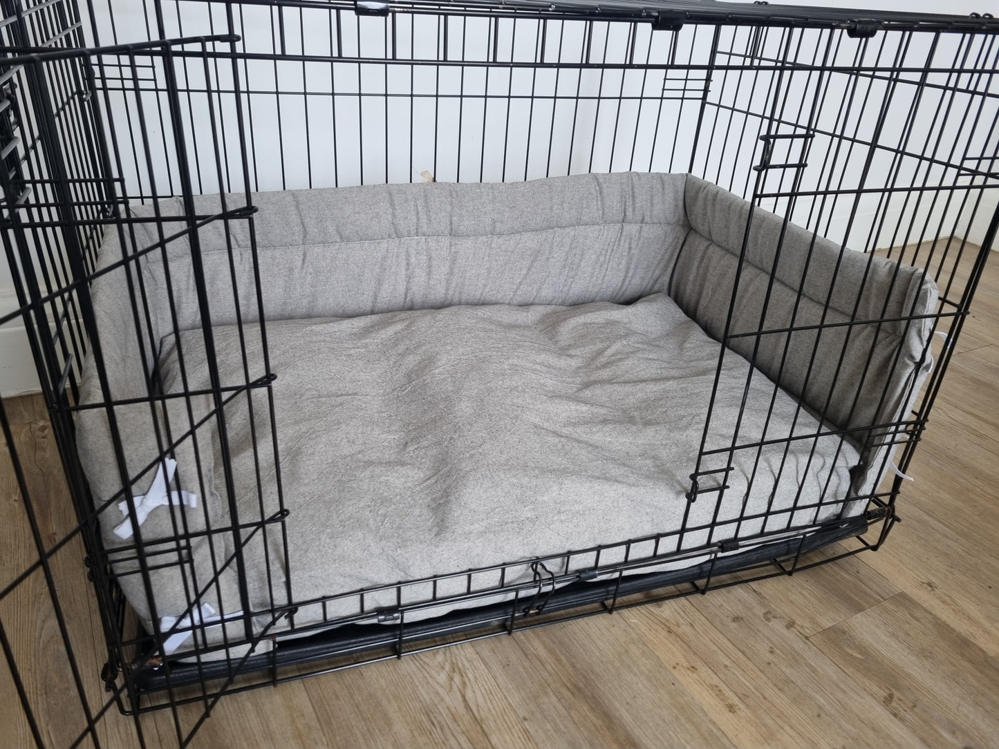 Dog crate bumper and bed - dog crate bedding. Grey linen-look cotton  design crate bumper pads attaching to metal dog crate to support with puppy training and dog crate training. 