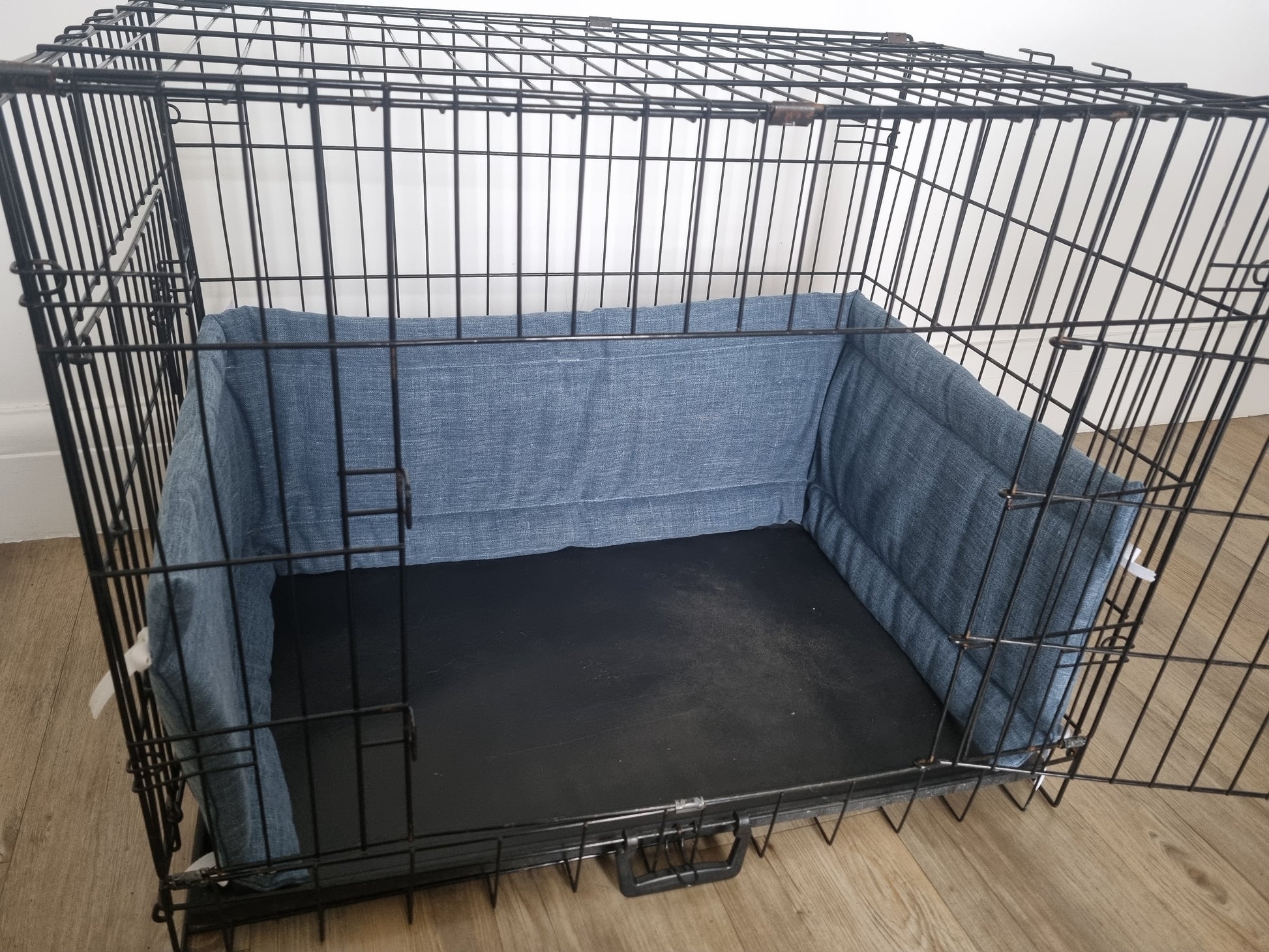 Dog crate bumper  - dog crate bedding. Blue textured design crate bumper pads attaching to metal dog crate to support with puppy training and dog crate training. 