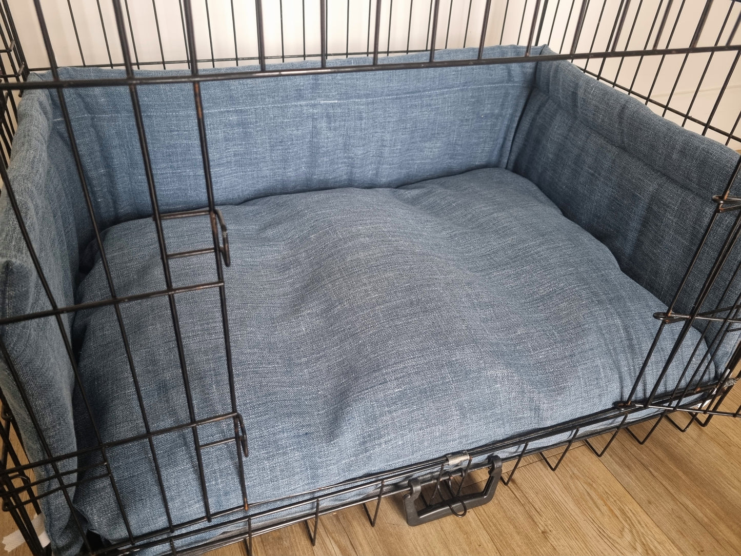 Dog crate bumper and bed - dog crate bedding. Navy blue dog crate bumper pads attaching to metal dog crate to support with puppy training and dog crate training.  Featuring custom dog crate mattress.