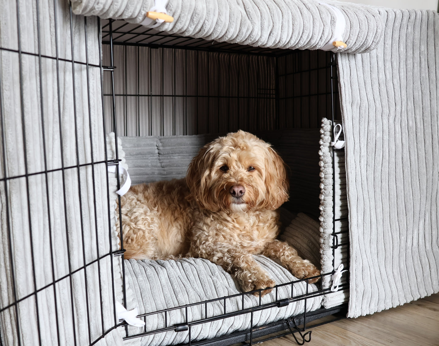 Dog crate set in super soft grey plush design. Featuring aesthetic dog crate bedding - cover, crate bumper and mattress. A perfect training aid for dog crate training. 