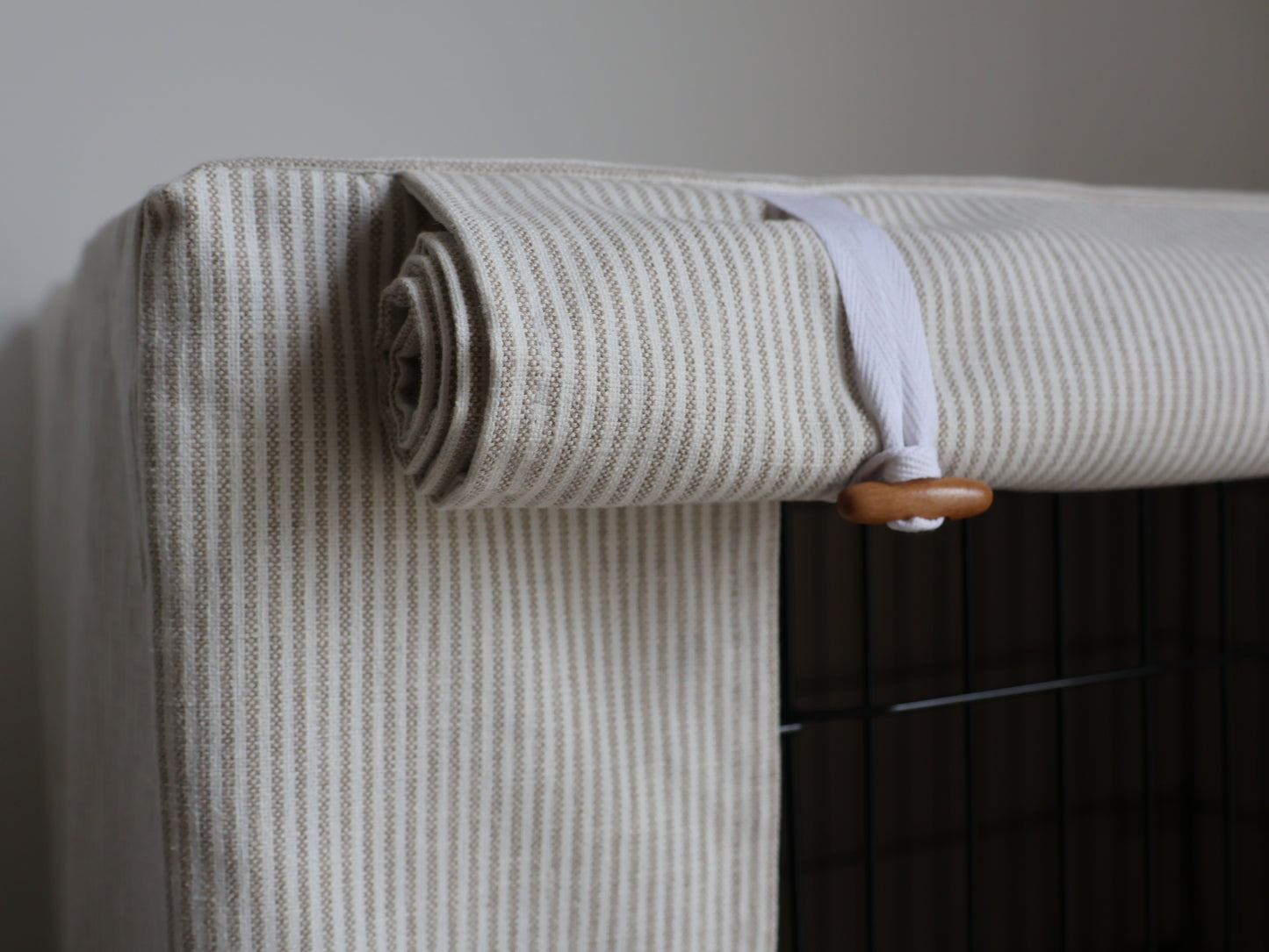 Dog crate cover - Natural pinstripe
