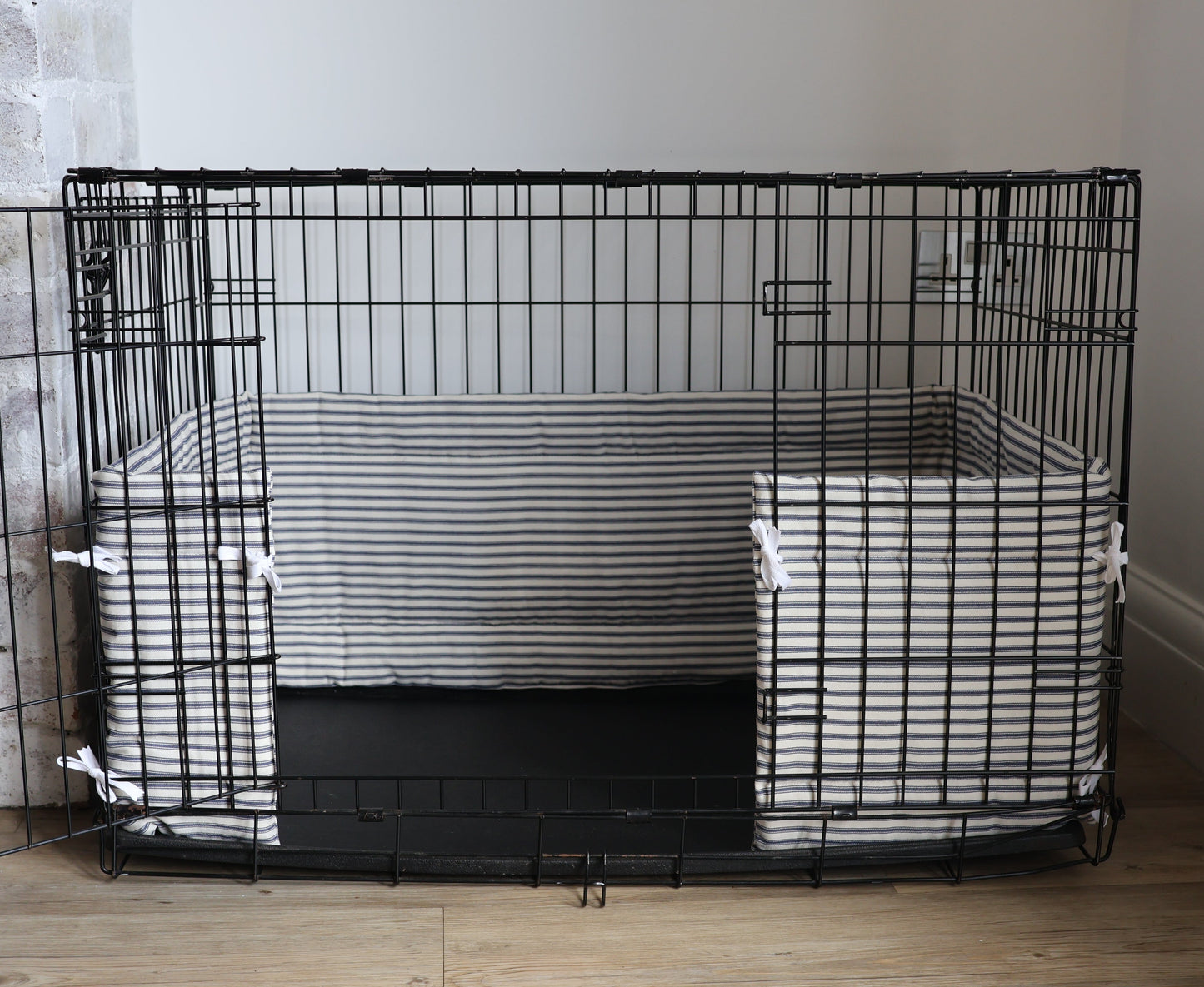 Dog crate bumper - Navy ticking stripe