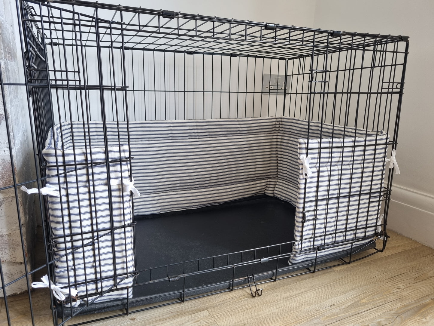 Dog crate bumper - Navy ticking stripe
